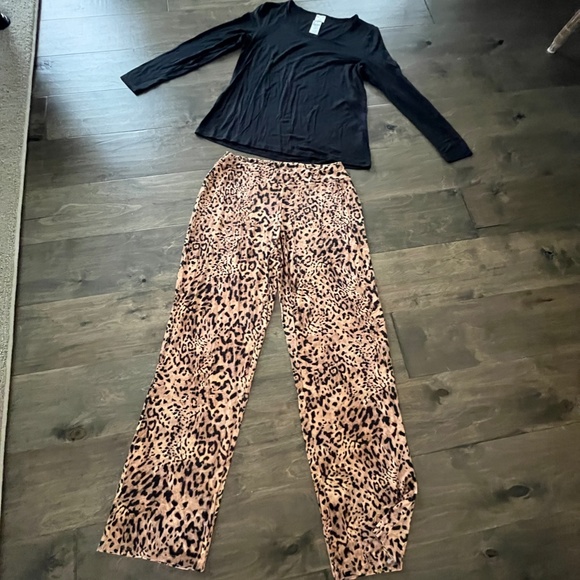NWT SOMA Cool Nights 2 Piece Set WITH POCKETS!!! - Picture 6 of 8